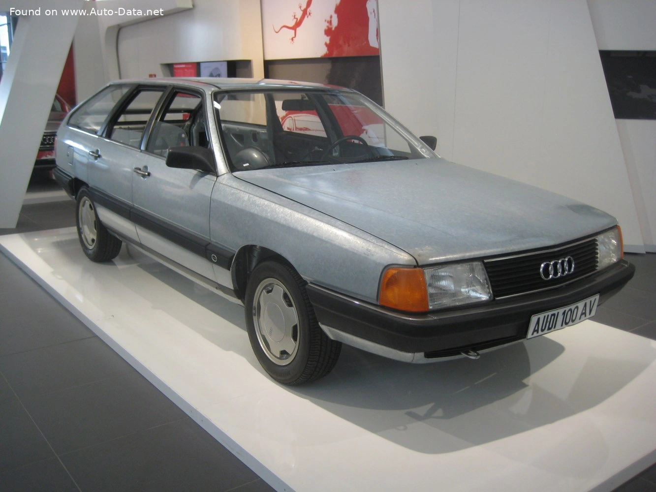 1982 Audi 100 2.2 (138 bg)