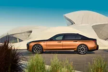 2022 BMW i7 M70 105.7 kWh (660 bg) xDrive 5