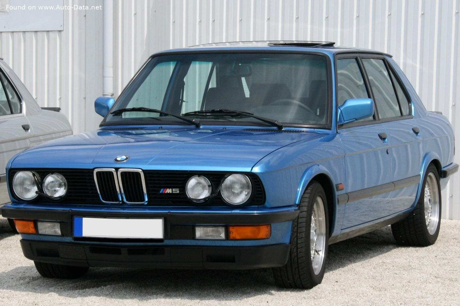 BMW M5 M5 (E28)