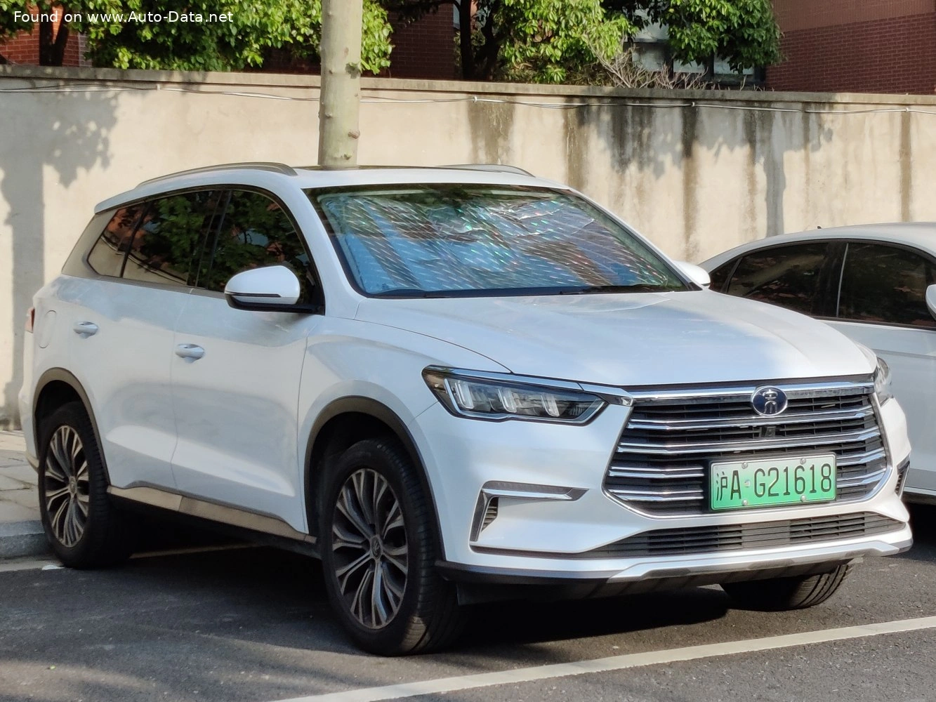 2019 BYD Song DM 1.5T (323 bg) 4WD DCT