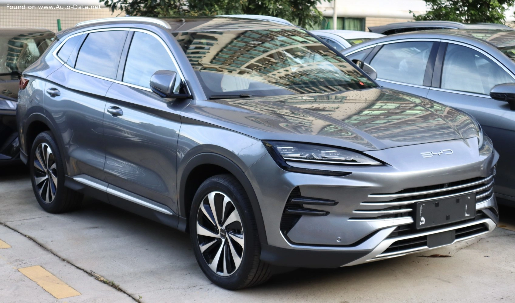 2023 BYD Song DM-i 1.5 18.3 kWh (197 bg) E-CVT Champion Edition