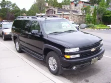 2000 Chevrolet Suburban 8.1 i V8 4WD (329 bg) 3