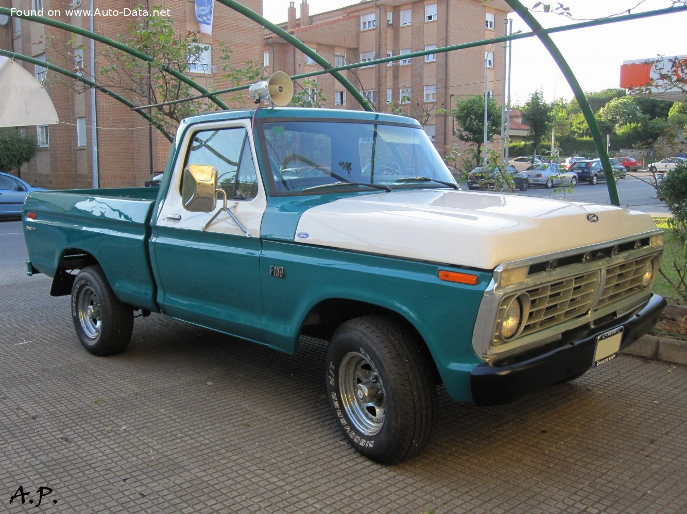 1973 Ford F-Series F-100/F-150 5.9 360 V8 (145 bg) 4x4 Automatic