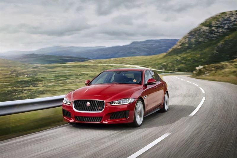 2015 Jaguar XE 2.0d (180 bg)