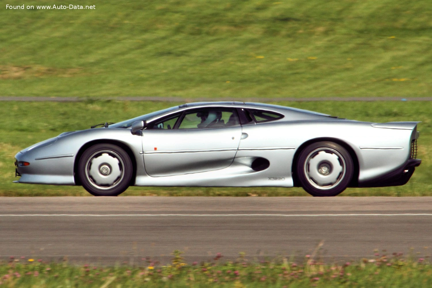 XJ220