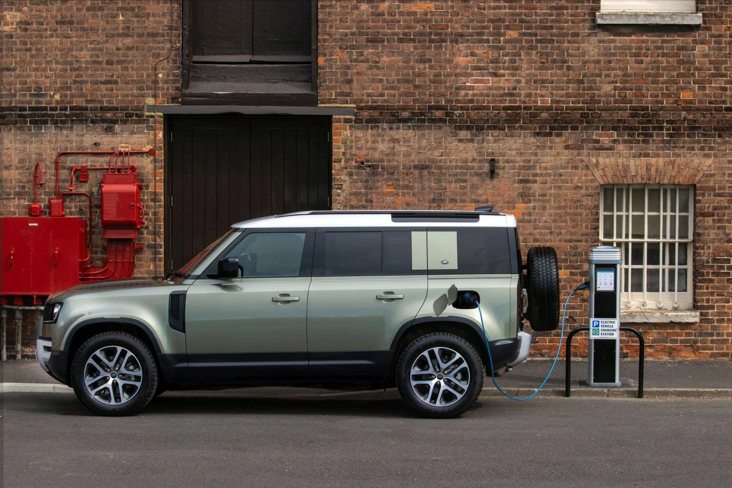2019 Land Rover Land Rover Defender 2.0 P300 (300 bg) AWD Automatic 5+2 Seating