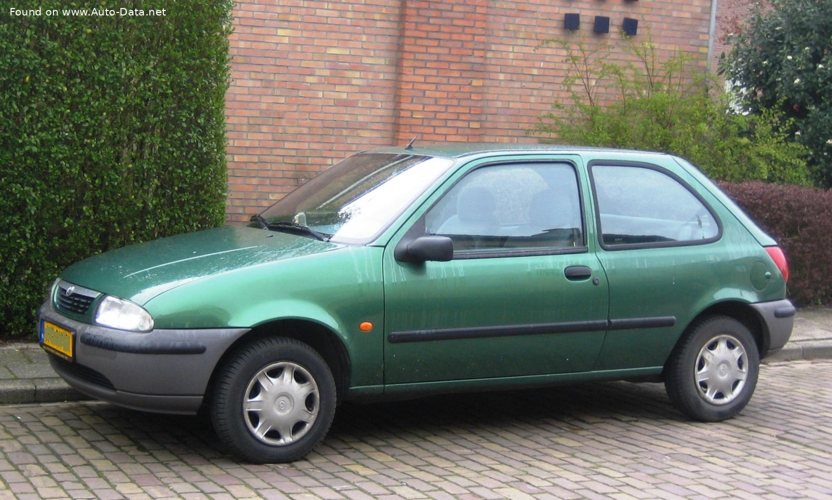 1996 Mazda 121 1.3 (50 bg)
