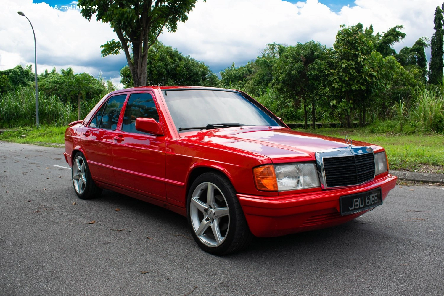 1982 Mercedes-Benz 190 2.0 (105 bg)