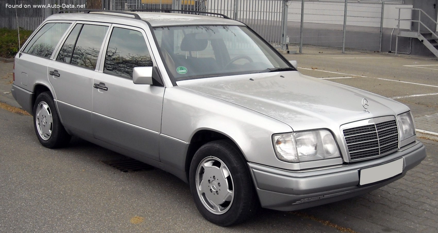 1992 Mercedes-Benz E-Serisi E 220 T (150 bg)