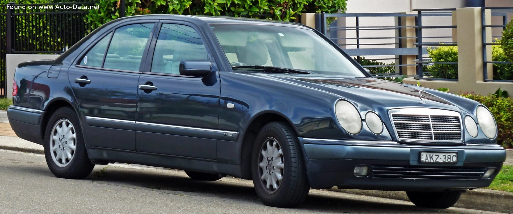 1994 Mercedes-Benz E-Serisi E 240 (170 bg) Automatic