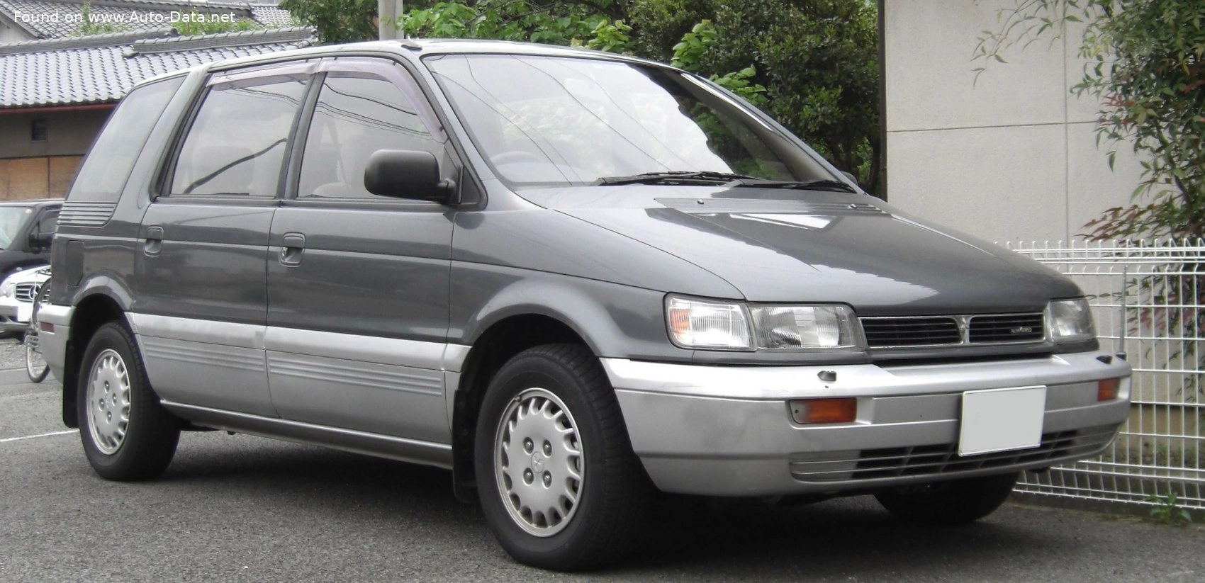 Mitsubishi Chariot Chariot (E-N33W)