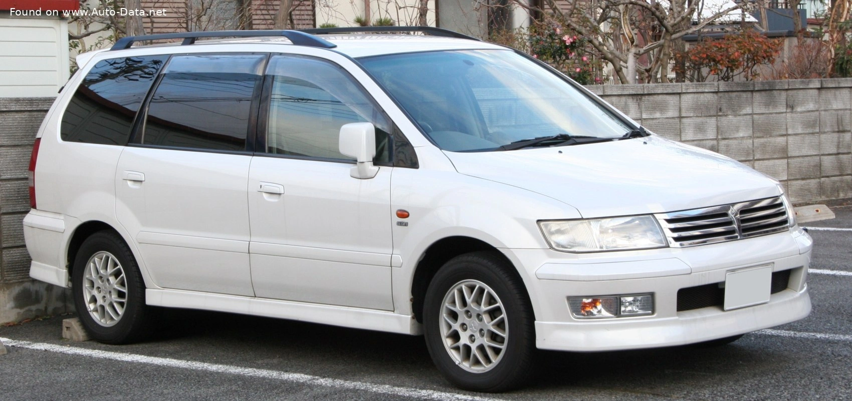 Mitsubishi Chariot Chariot Grandis (N11)