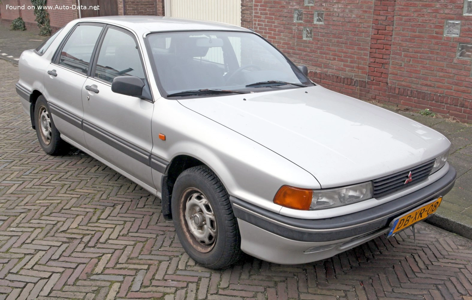 1987 Mitsubishi Galant 1.8 (E32A) (90 bg)