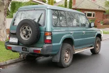1990 Mitsubishi Pajero 2.4i (147 bg) 2