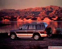 1990 Mitsubishi Pajero 2.8 TD GLX (125 bg) 8