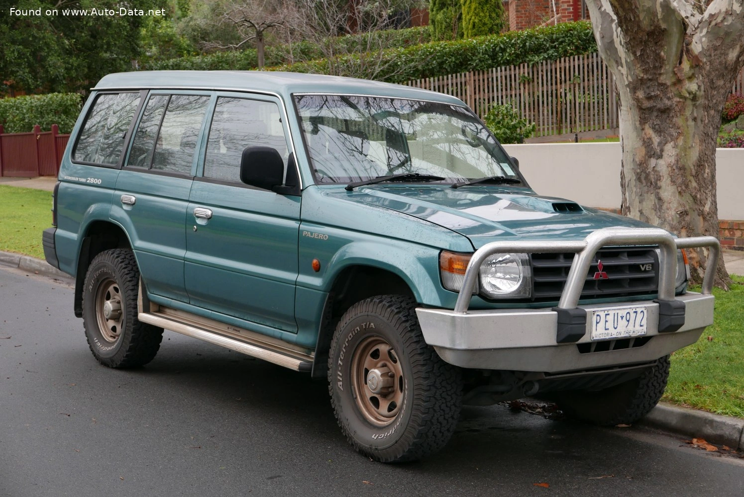 1990 Mitsubishi Pajero 3.5 i V6 24V (208 bg)