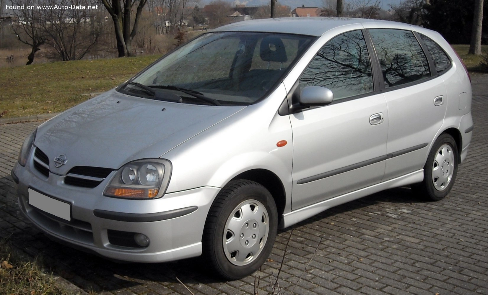 Nissan Almera Almera Tino