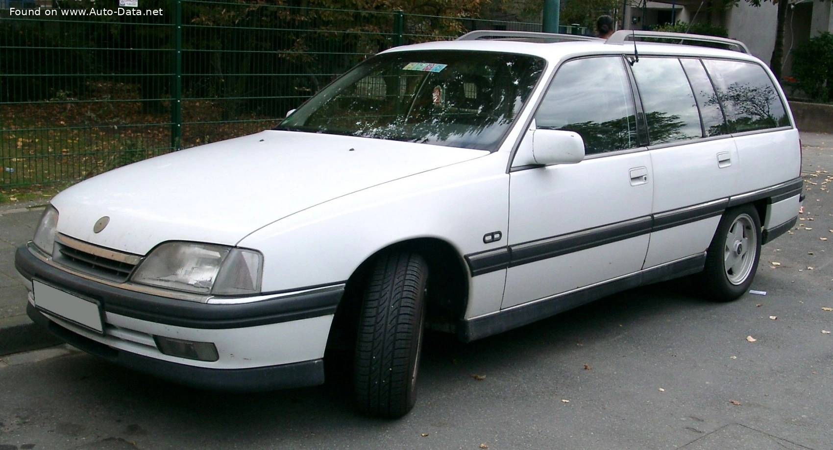 1986 Opel Omega 3.0 3000 CAT (177 bg)