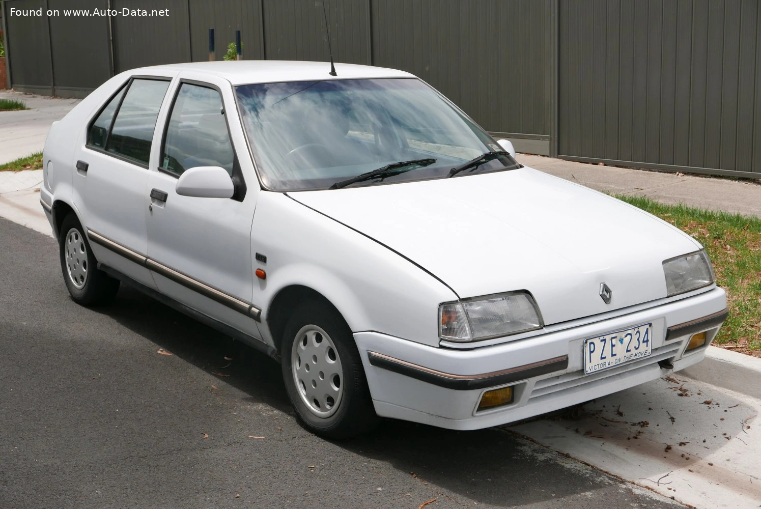 1988 Renault 19 1.7 (B/C53C) (90 bg)