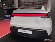 2025 Tesla Model Y Long Range 78.4 kWh (514 bg) Dual Motor AWD 8