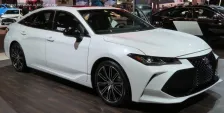 Toyota 2.5 (215 bg) Hybrid ECVT (2018)