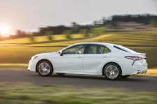 2017 Toyota Camry 2.5 (218 bg) Hybrid e-CVT 5