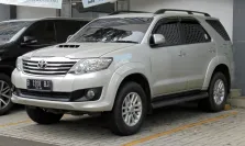 2011 Toyota Fortuner 2.5 D-4D (144 bg) 1