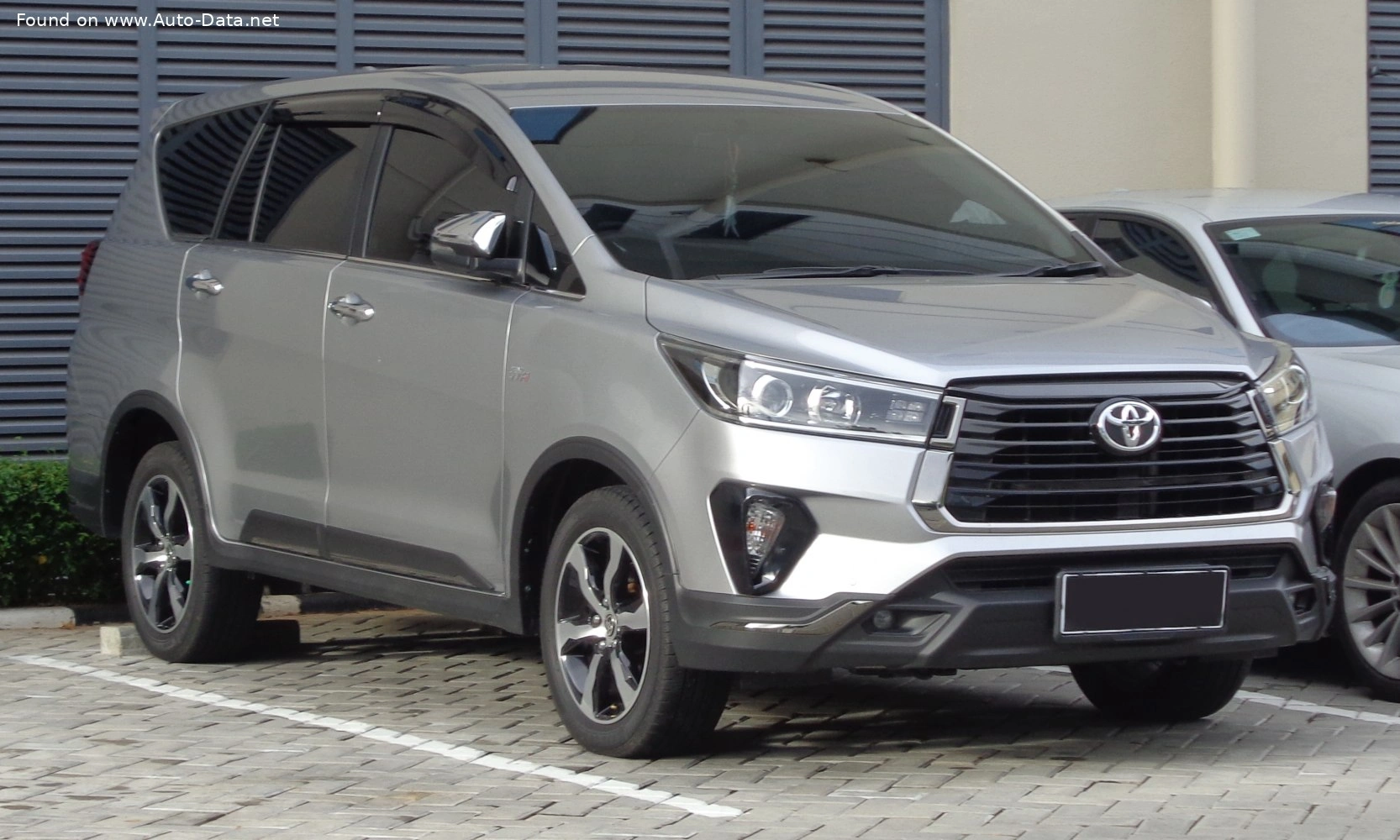 Toyota Innova Kijang Innova II (facelift 2020)