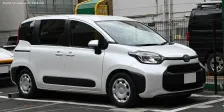 Toyota 1.5 (116 bg) Hybrid E-Four E-CVT (2022)